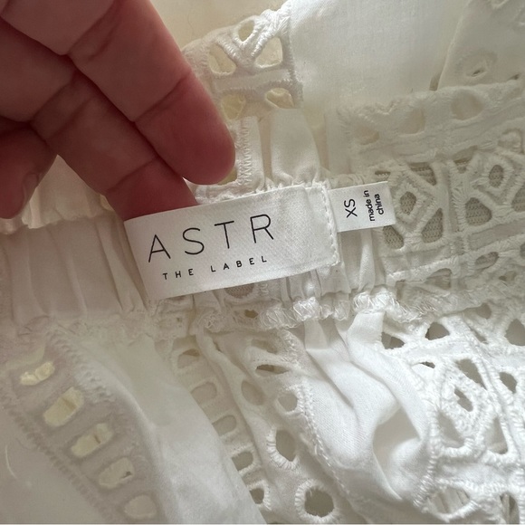ASTR The Label White Lace off the shoulder Blouse T-30 - Picture 2 of 4